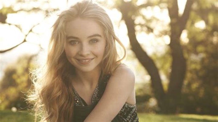 1080P free download Sabrina Carpenter, singer, women, blue eyes, long
