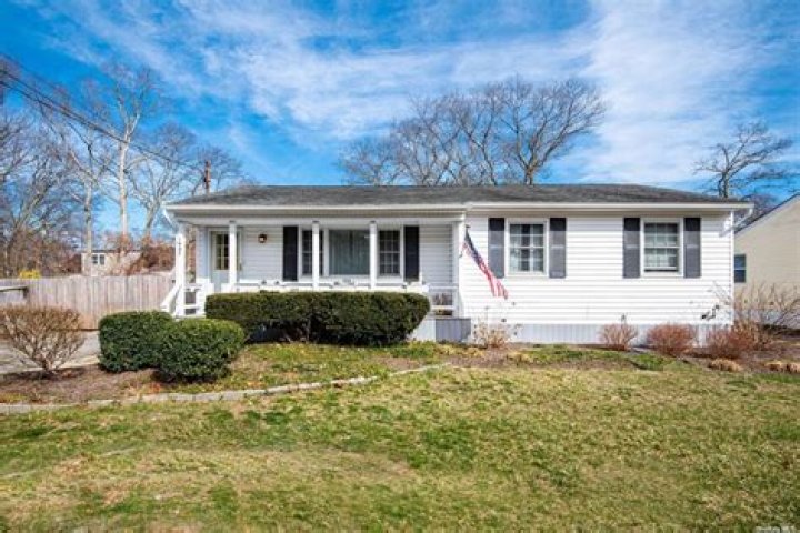 15151557 Lincoln Ave, Holbrook, NY 11741