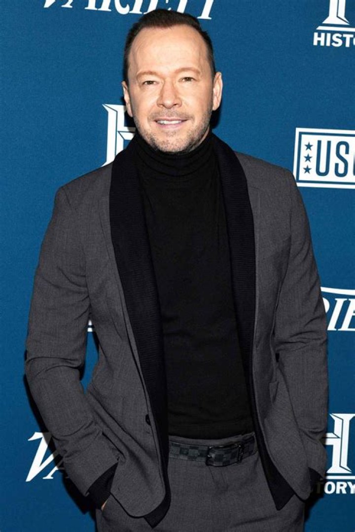 2020 New Year Donnie Wahlberg leaves 2,020 tip for server at IHOP