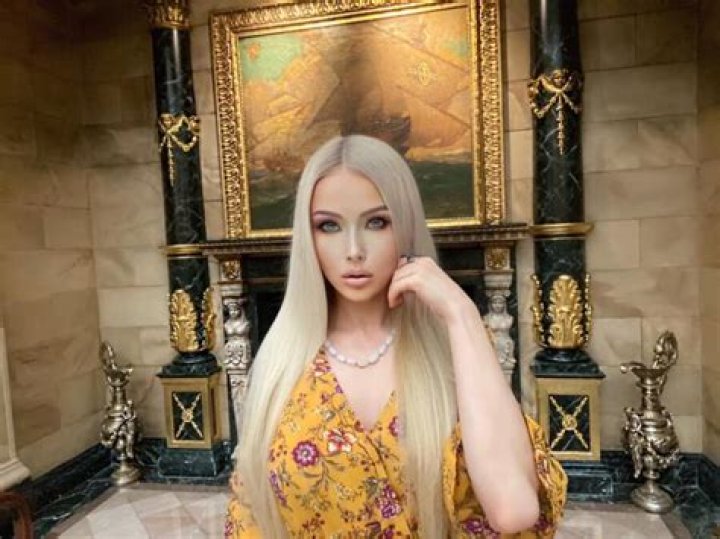 27 Surreal Photos Of Valeria Lukyanova, The Human Barbie Doll