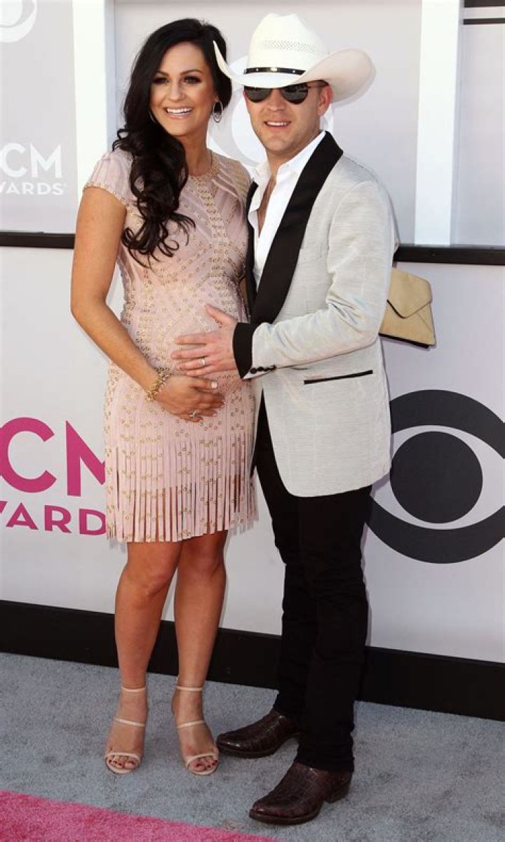 ACMs 2017 Justin Moore and Pregnant Wife on Red Carpet