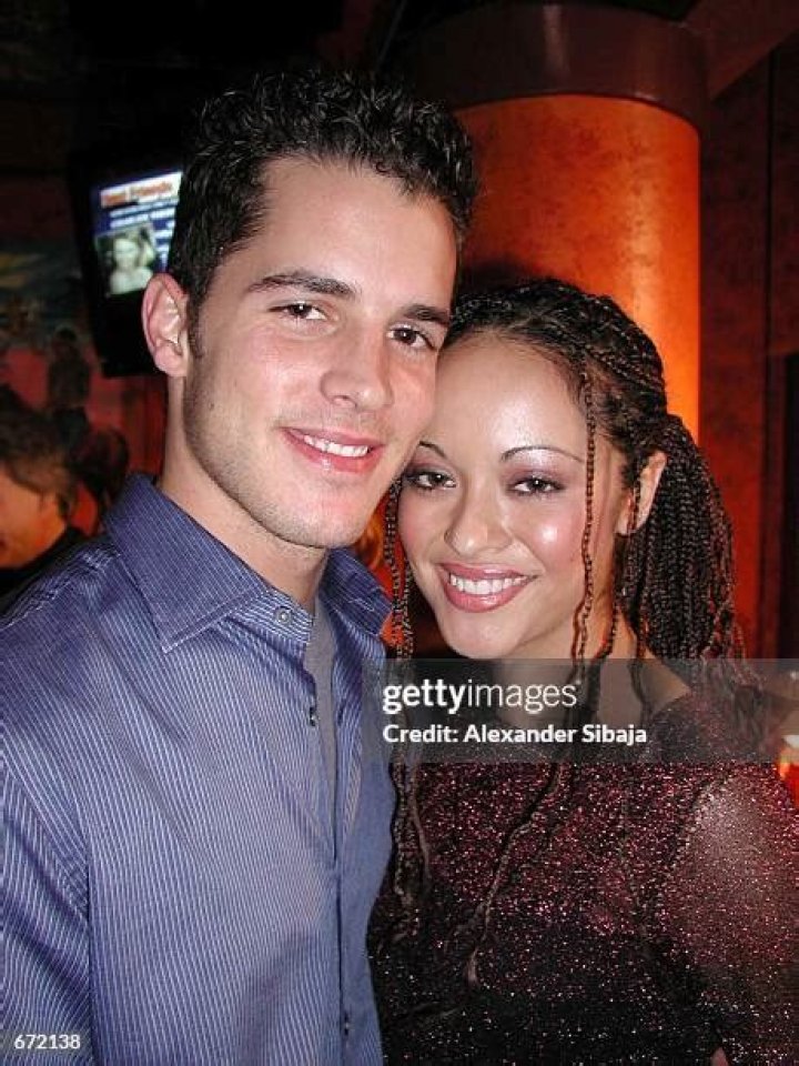 Actress Marisa Ramirez poses with her boyfriend Nathan Lavezoli at