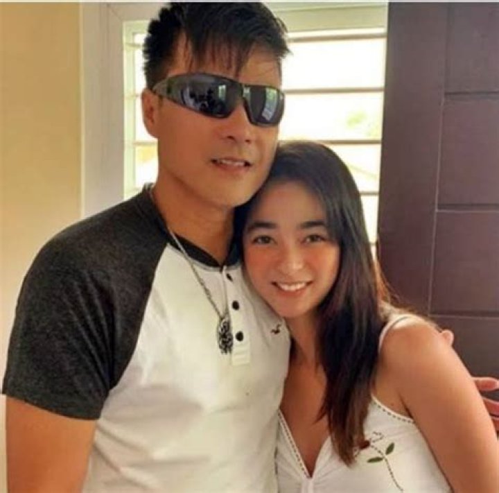 Aj Raval proudly shows her movie 'hugas' to her father Jeric Raval