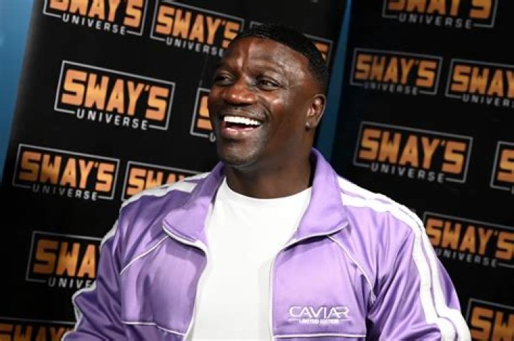 Akon Responds to Memes Making Fun of His Hairline After Transplant