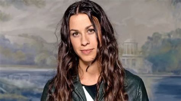 Alanis Morissette Hit &ldquo;Rock Bottom&rdquo; When She and Ryan Reynolds Called