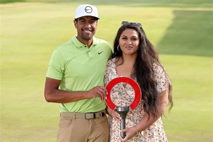 Alayna Finau is Tony Finau's spouse. How many children does Open star