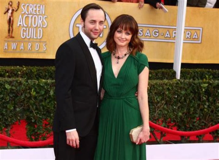 Alexis Bledel&rsquo;s Family Parents, Siblings, Husband, Kids BHW