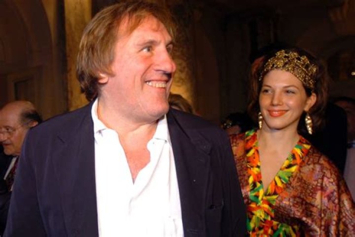 Amour Qui est Cl&eacute;mentine Igou, la compagne de G&eacute;rard Depardieu? Le Matin