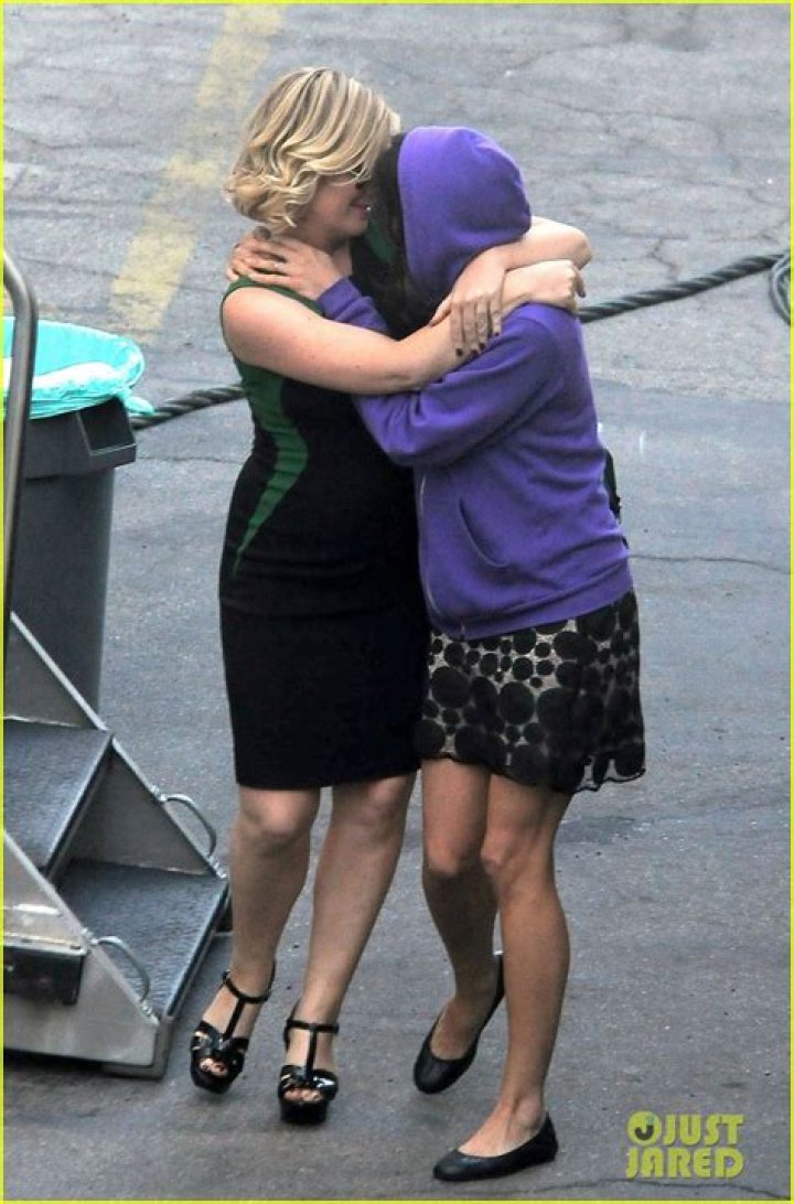 Amy Poehler Playfully Kisses Aubrey Plaza on 'Parks & Rec' Set Photo