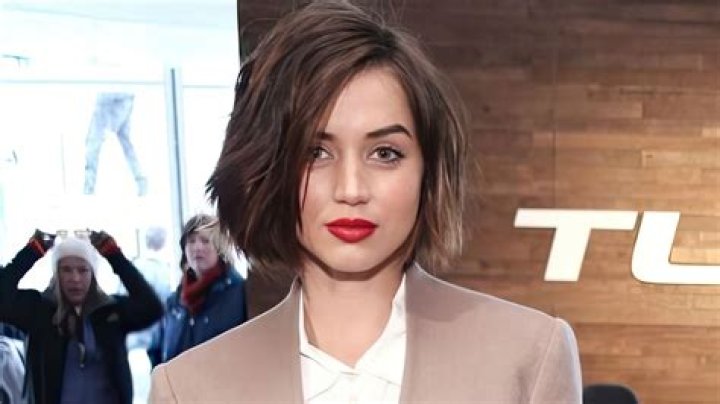 Ana de Armas Bio, Age, Career, Facts, Height, In relation