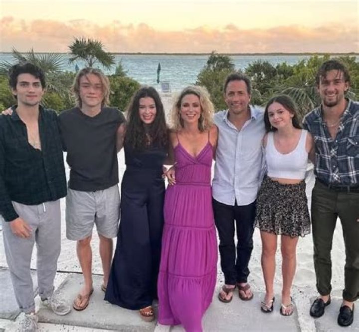 Andrew Shue Kids How Many Kids Does She Have?