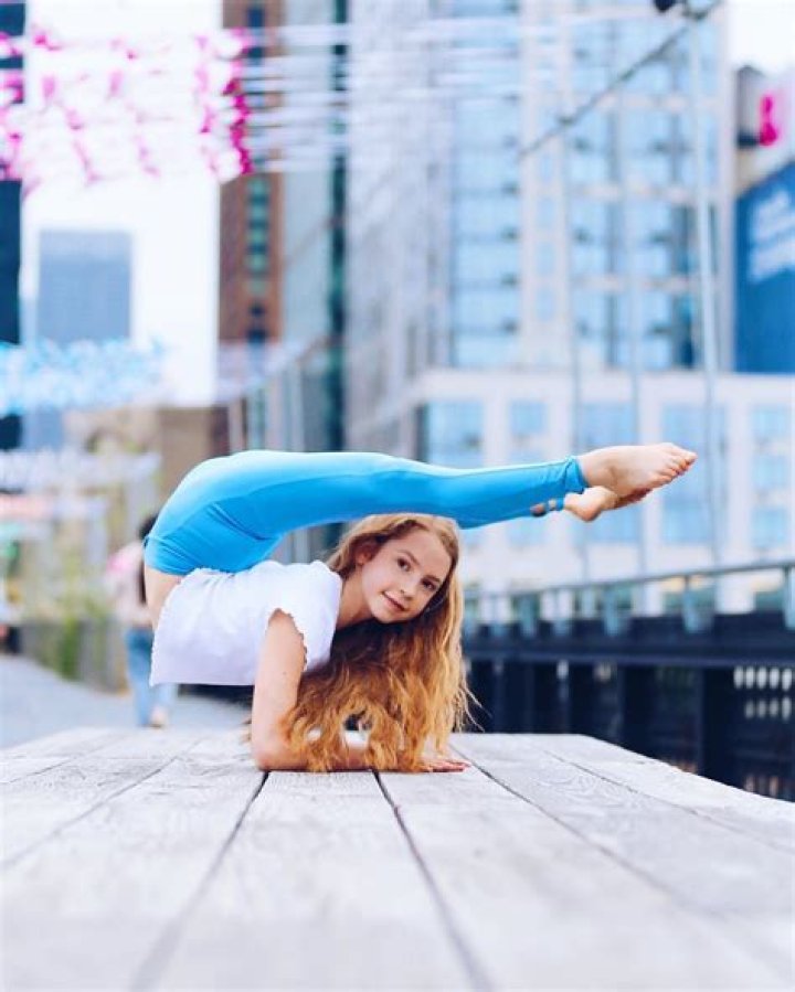 Anna McNulty Anna mcnulty, Gymnastics poses, Gymnastics flexibility
