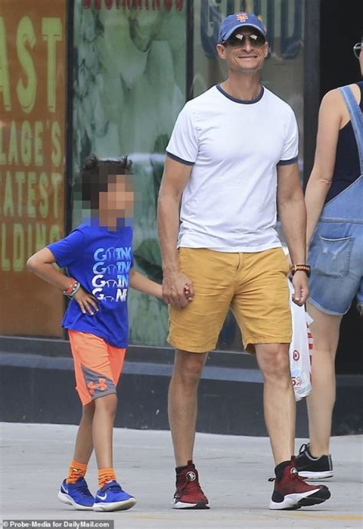 Anthony Weiner and son hit the subway as Huma Abedin remains on the