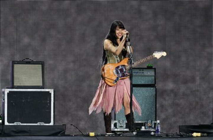 Beabadoobee on Opening for Taylor Swift and Filipino Representation