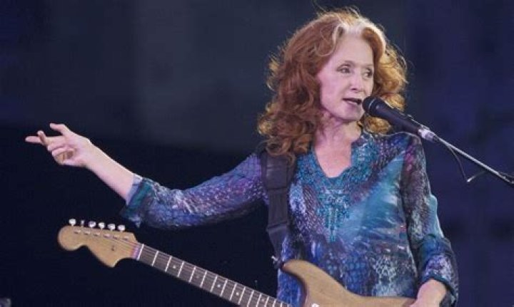 Bonnie Raitt unveils songs from new album in Syracuse, shouts out local