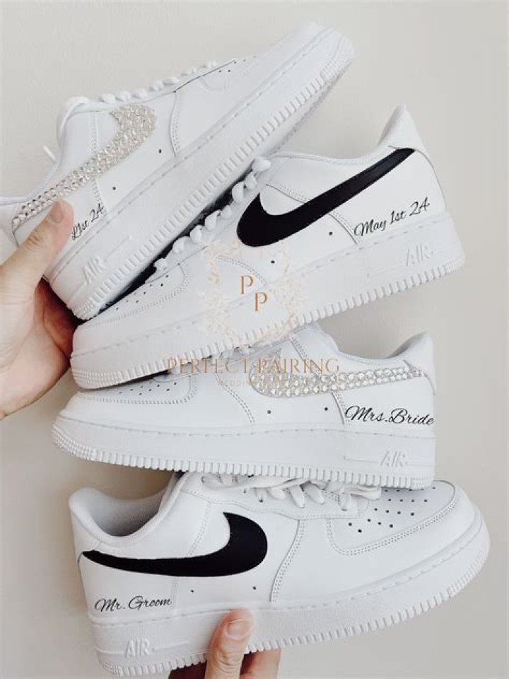 Bride and Groom Nike Sneakers Museum wedding, Art museum wedding