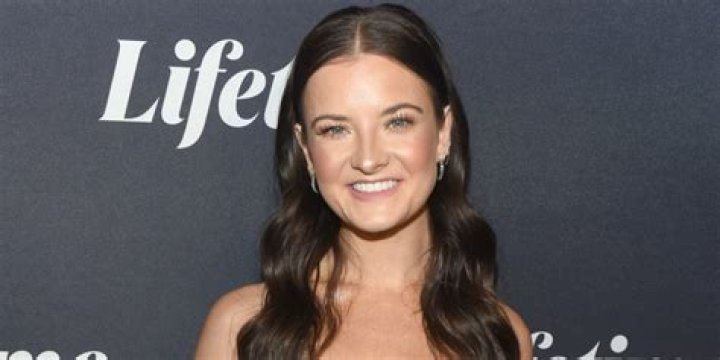 Brooke Hyland Age, Biography, Height, Net Worth, Family & Facts
