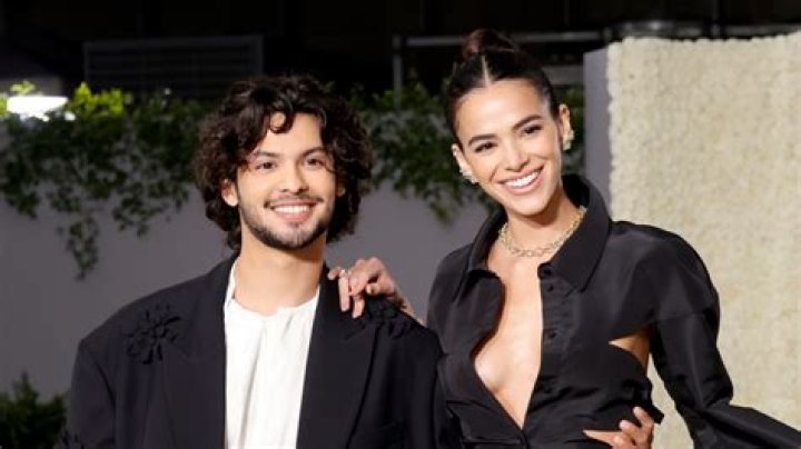 Bruna Marquezine e Xolo Maridue&ntilde;a est&atilde;o namorando? Veja novas fotos dos