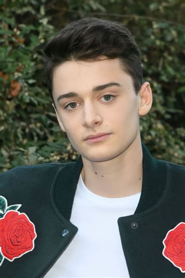 &bull;&iacute;consz&bull; noah schnapp Chicos famosos, Fotos chicos guapos, Chicos