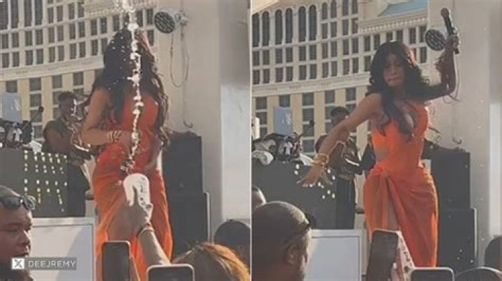 Cardi b Throws Her Mic At Her DJ YouTube