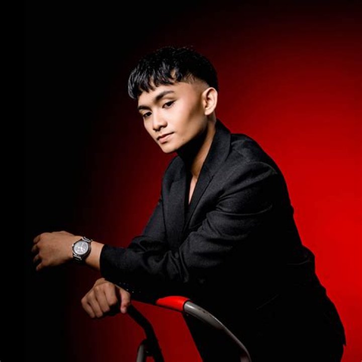 Carl Francisco Official Site for Man Crush Monday MCM Woman