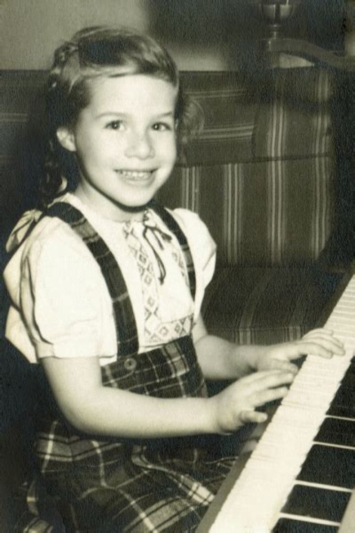 Carole King Biography Facts, Childhood, Family Life of Singersongwriter