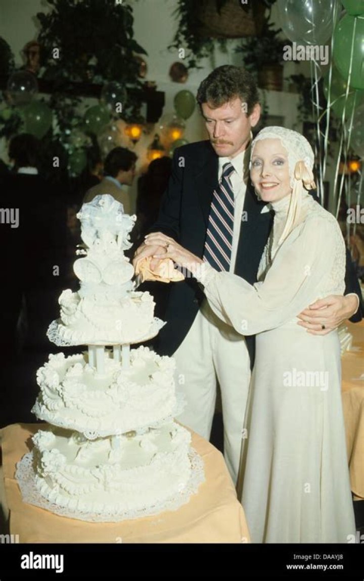 CAROLYN JONES Peter BaileyBritton wedding 1982.e5876.Supplied by