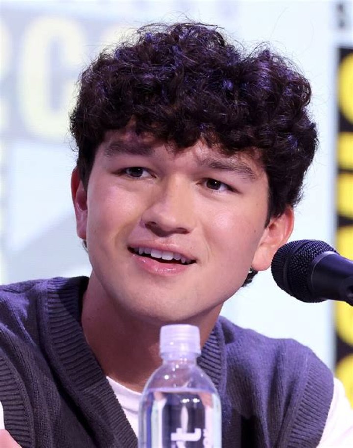 Charlie Bushnell Ethnicity, Wikipedia, Age, Height, Instagram, GIF, Net