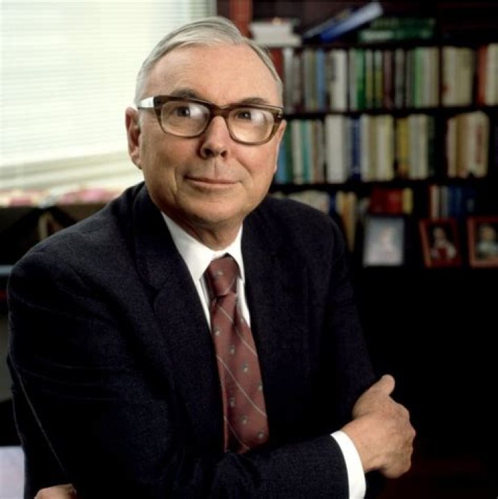 Charlie Munger l&agrave; ai? Triết l&yacute; đầu tư đắt gi&aacute; m&agrave; ai cũng phải biết