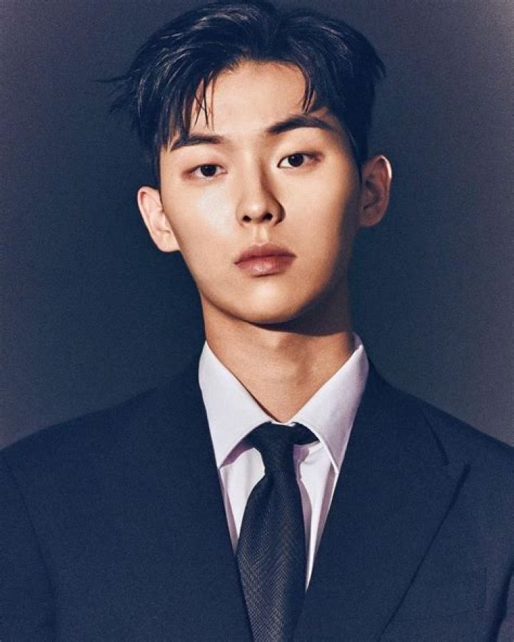 Choi Hyun Wook Is A Fashionable Influencer In Drama &ldquo;Twenty