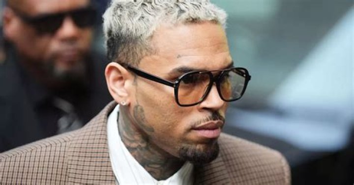 Chris Brown Mirror Online
