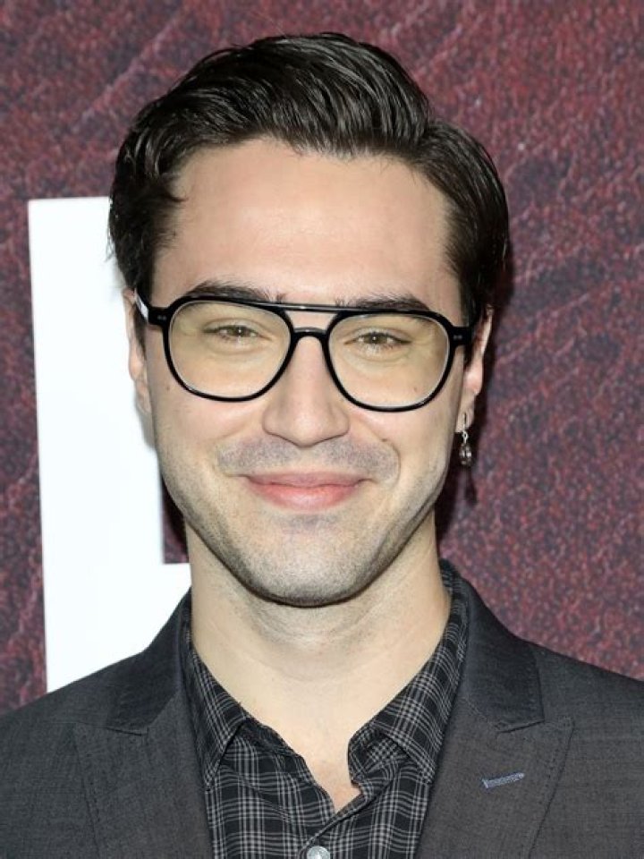 Classify American actor Ryan McCartan