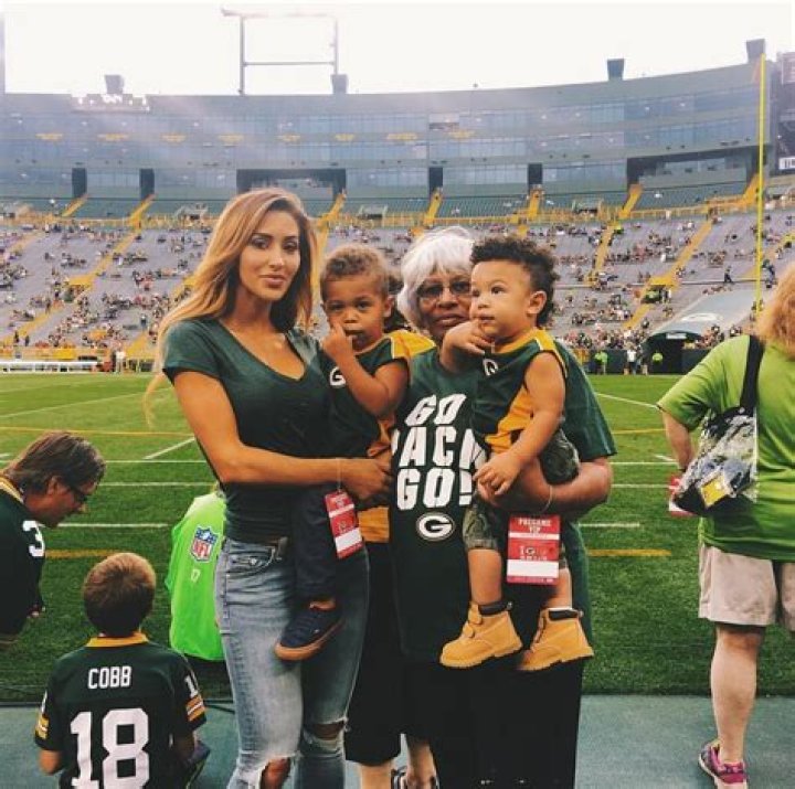 Claudia Sampedro fiance of Julius Peppers Julius peppers, Pro