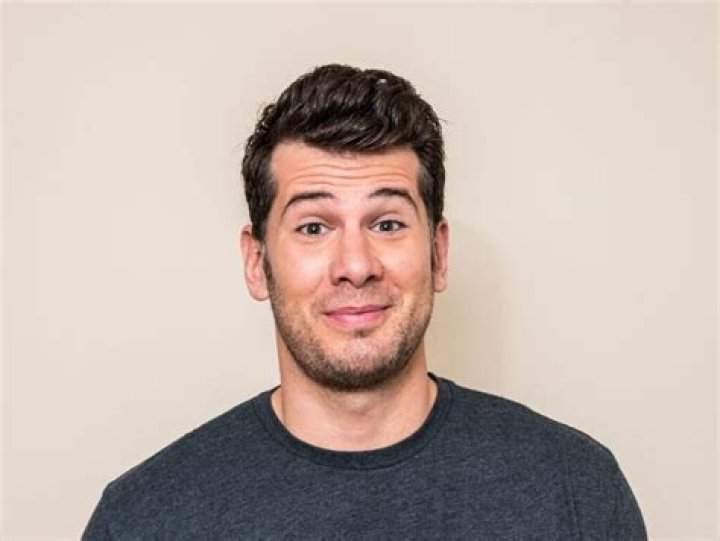 Comedian Steven Crowder's estranged wife Hilary posts cryptic 'divorce