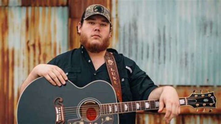 Country music artist Luke Combs kicking off his world tour in Arlington