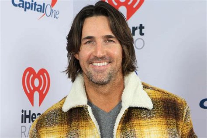 Country Singer Jake Owen Is Engaged to Girlfriend Erica Hartlein