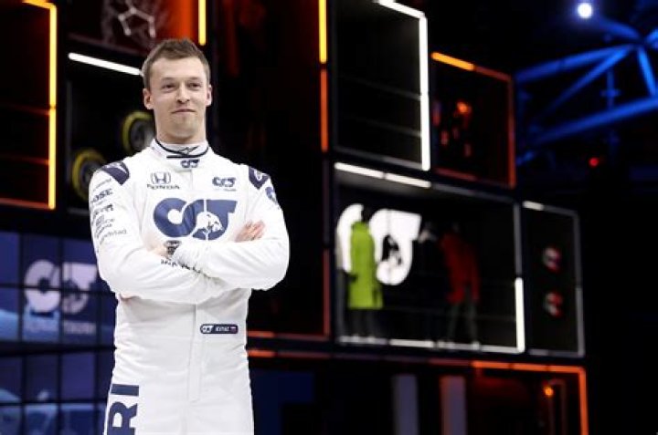 Daniil Kvyat Height, Weight, Age, Girlfriend, Family, Facts, Biography