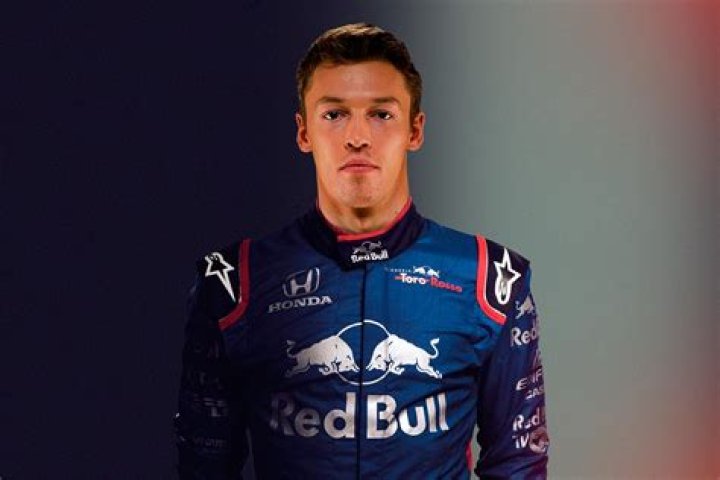 Daniil Kvyat, Toro Rosso with Kelly Piquet with their daughter at
