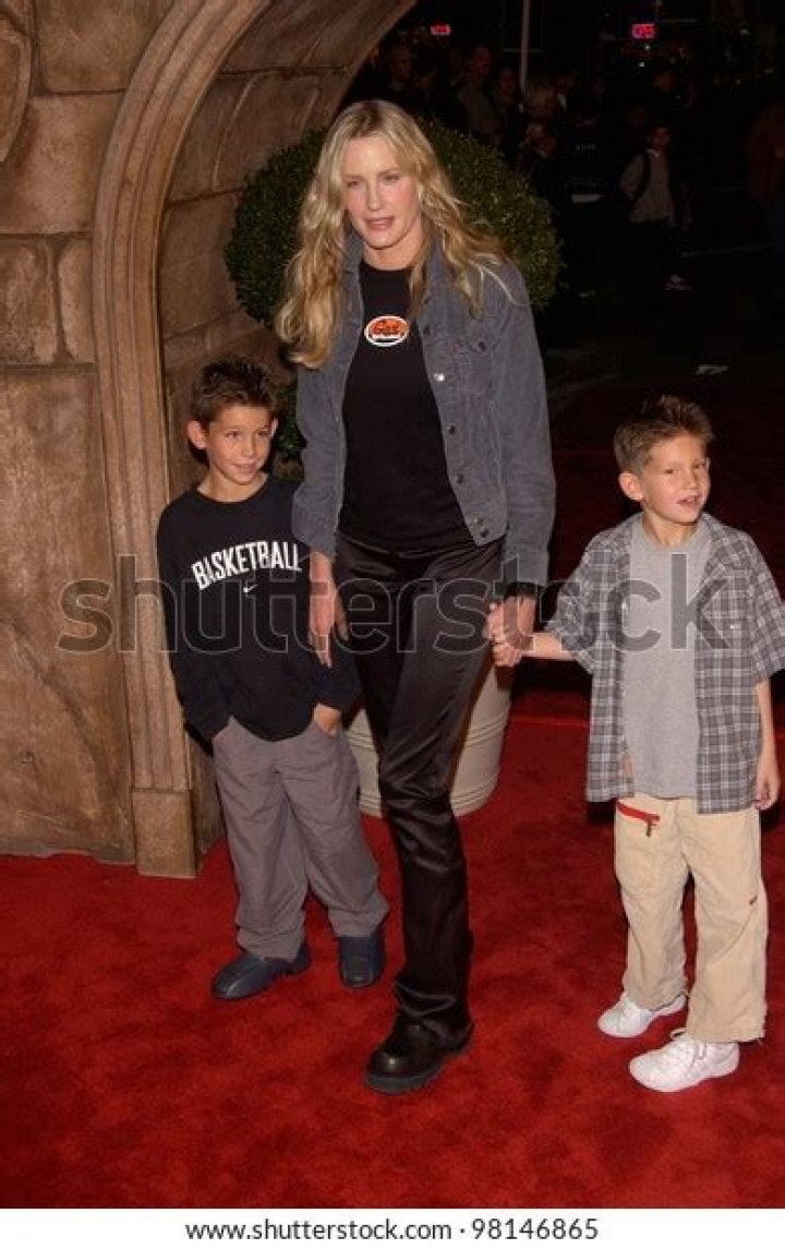 Daryl Hannah children Does Daryl Hannah have kids? ABTC