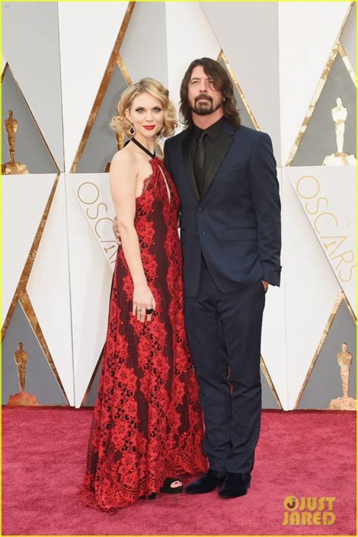 dave grohl attends oscars 2016 with wife jordyn blum a in 2020 Dave