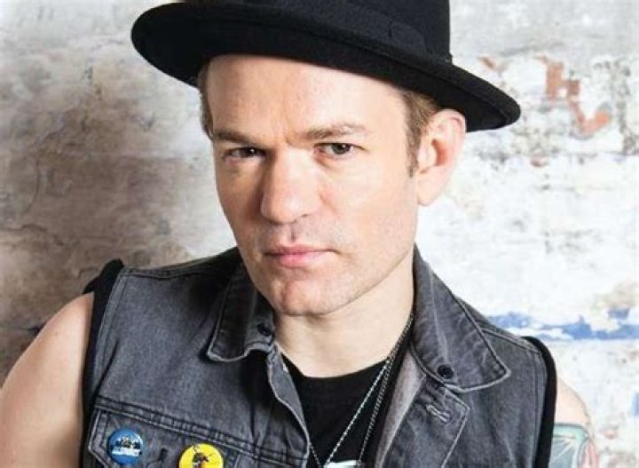 Deryck Whibley Net Worth, Bio 20172016, Wiki REVISED! Richest