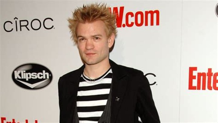 Deryck Whibley posts alarming photos, opens up about alcohol battle