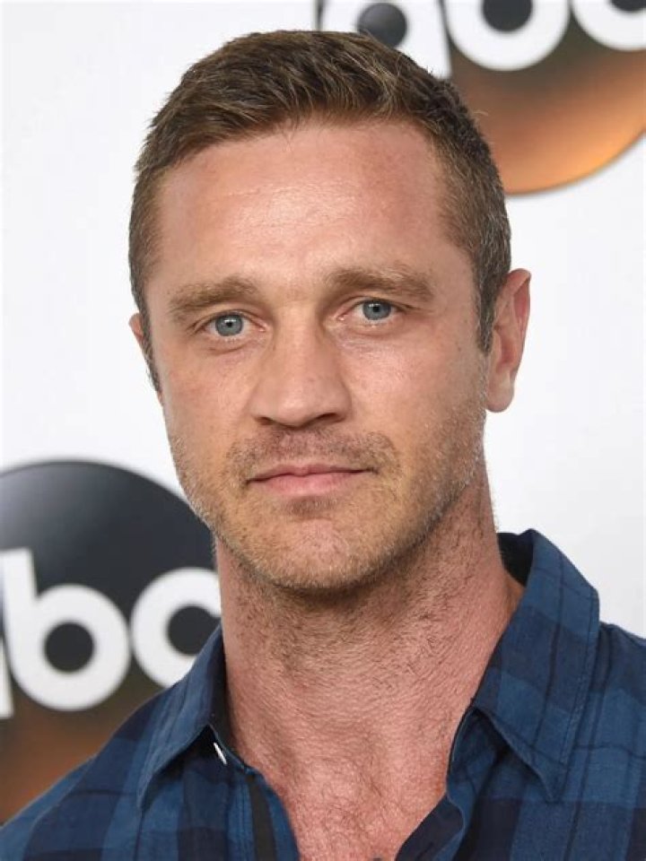 Devon Sawa Bio & Wiki Net Worth, Age, Height & Weight