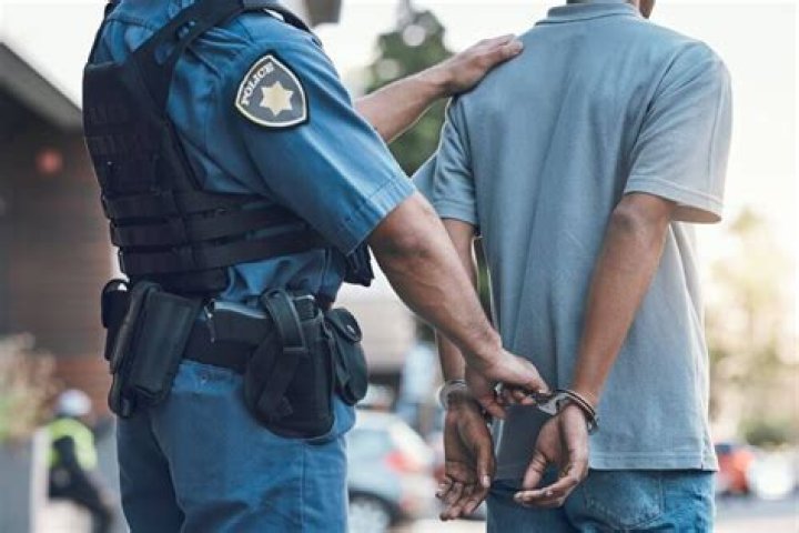 Did the police just arrest Snoop Dogg on stage in Gothenburg, Sweden