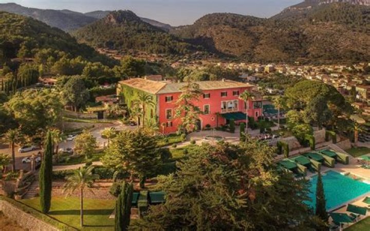 Discover The Enchanting Rana Jo Platz: Your Oasis In The Heart Of Nature