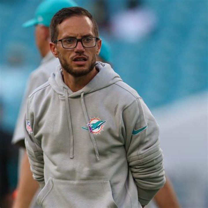 Dolphins head coach Mike McDaniels has cringeworthy interview