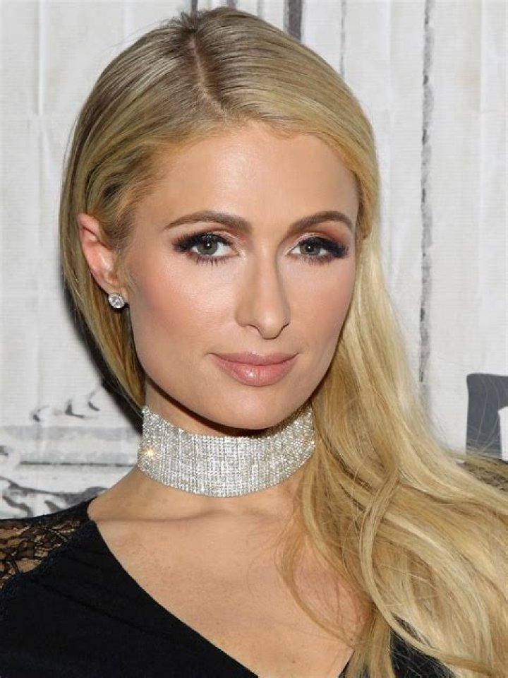 (dpa) Paris Hilton (L), greatgranddaughter of Conrad Hilton, the