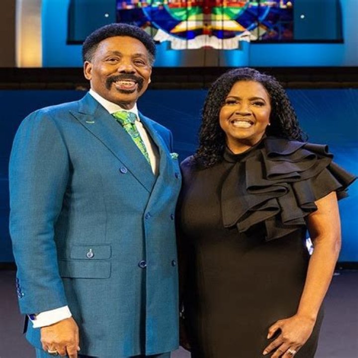 Dr. Tony Evans Engaged to Dr. . Carla Crummie FIRSTLADYBEA