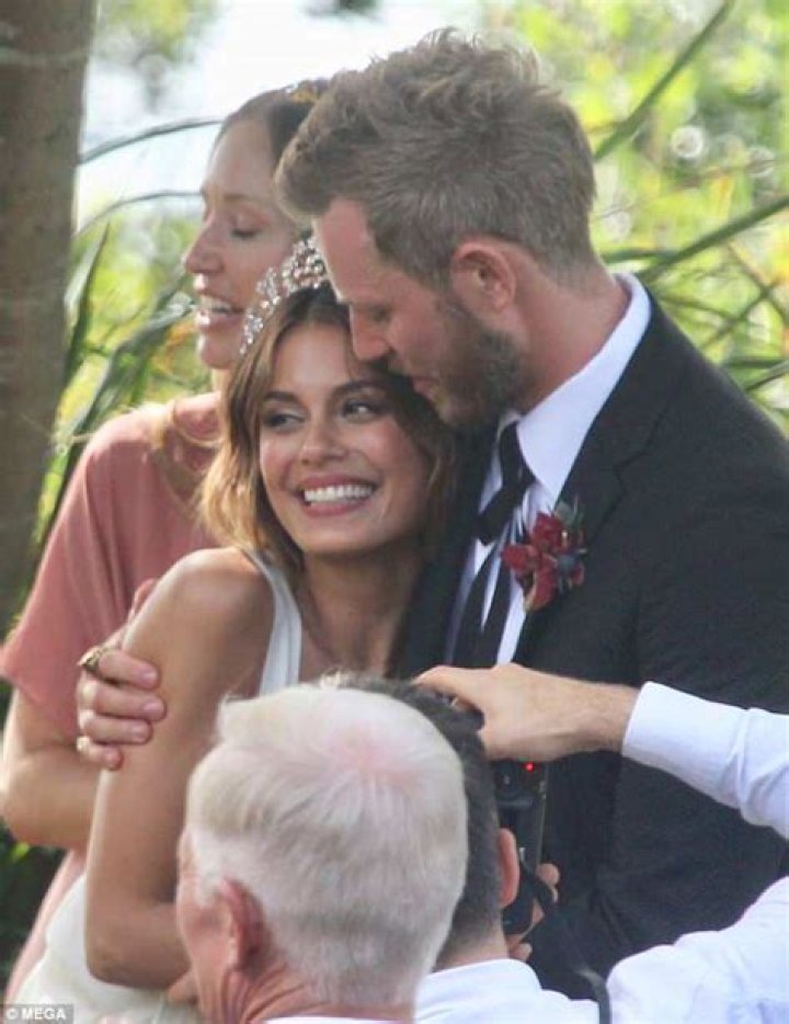 Dynasty star Nathalie Kelley ties the knot with fiancé Jordy Burrows