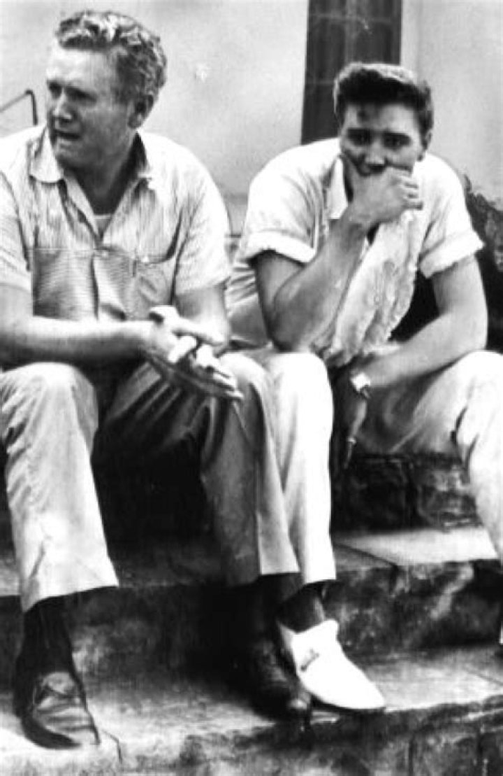 Elvis Presley and his father numbed over the sudden death of the singer